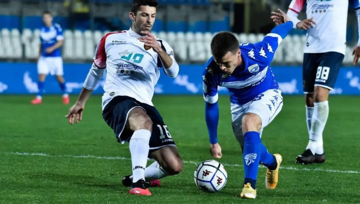 Serie B, ribaltone incredibile: Brescia penalizzato e retrocesso, Sampdoria ai playout contro la Salernitana\n