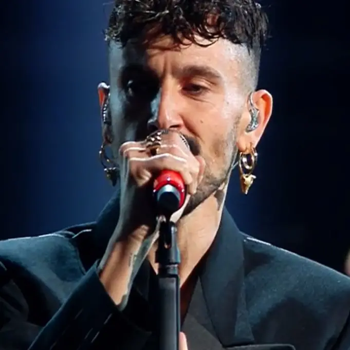 Sanremo, il cosentino Aiello sul palco dell'Ariston: testo e significato di «Ora»