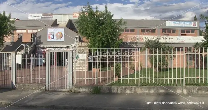 La piscina di Cosenza diventa set per una fiction: attesi Bianca Guaccero e Marco Bocci