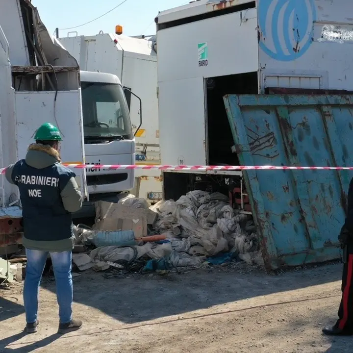 Catanzaro, sequestrata discarica abusiva a viale Isonzo: deferito il proprietario