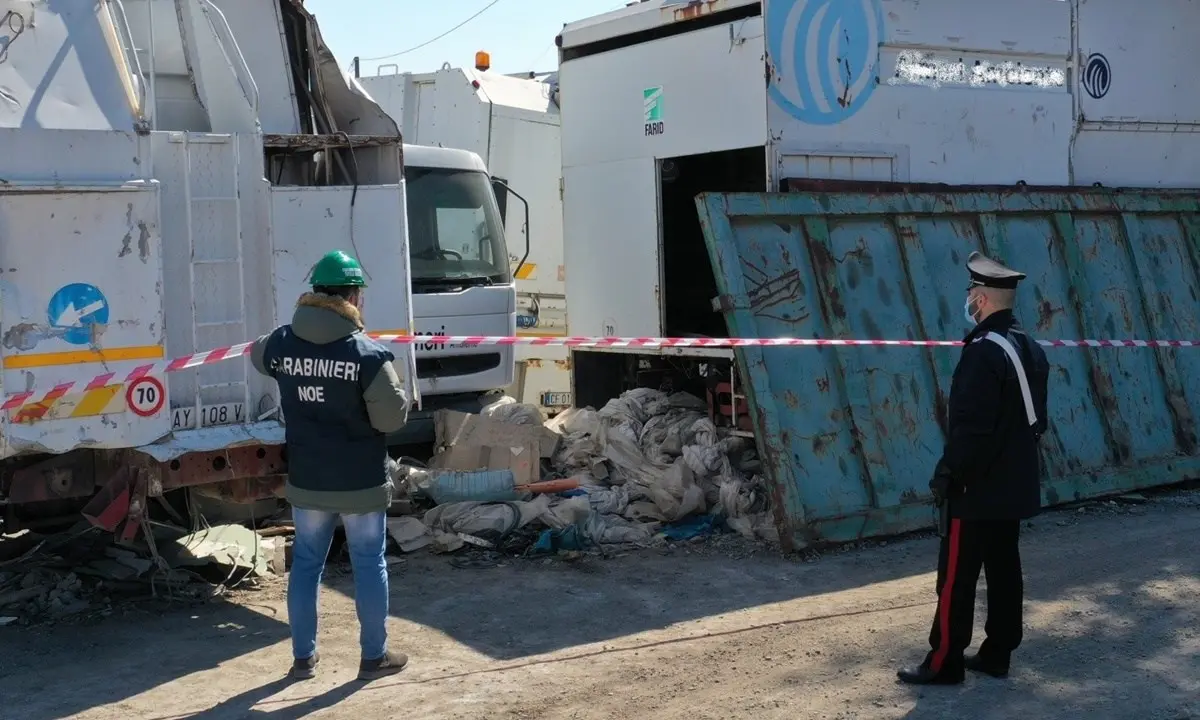 Catanzaro, sequestrata discarica abusiva a viale Isonzo: deferito il proprietario