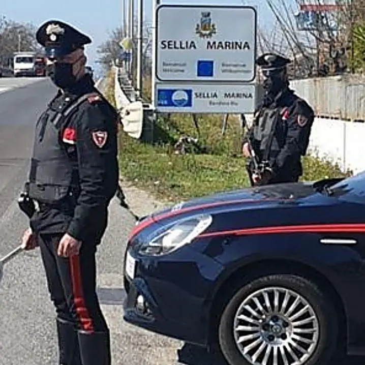 Minaccia e tenta di estorcere 5mila euro ad un artigiano, un arresto a Sellia Marina