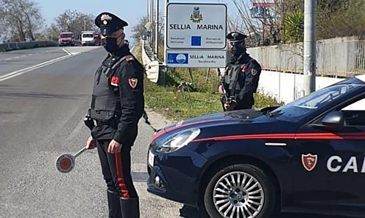 Minaccia e tenta di estorcere 5mila euro ad un artigiano, un arresto a Sellia Marina