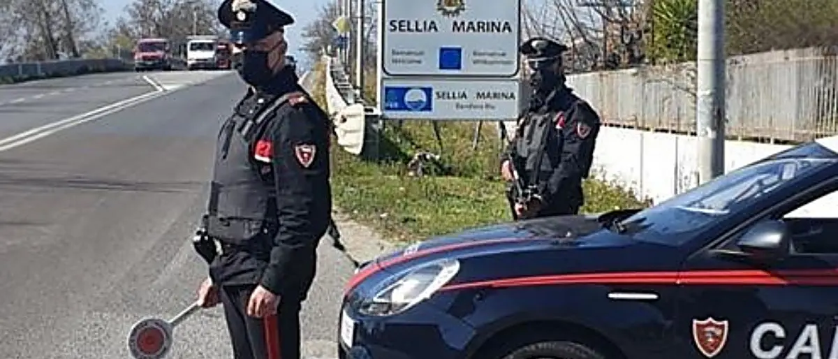 Minaccia e tenta di estorcere 5mila euro ad un artigiano, un arresto a Sellia Marina