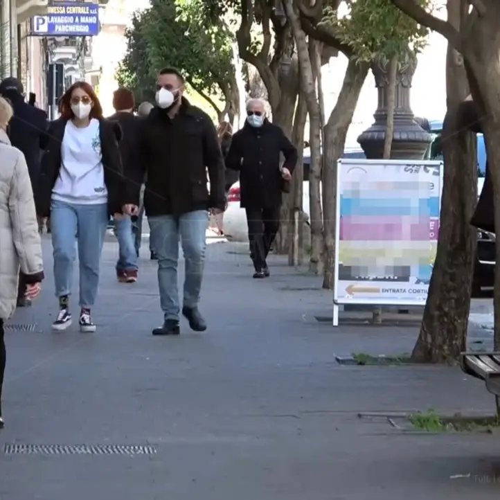 Il Covid non allenta la presa, anche la Calabria rischia la zona arancione e una nuova stretta