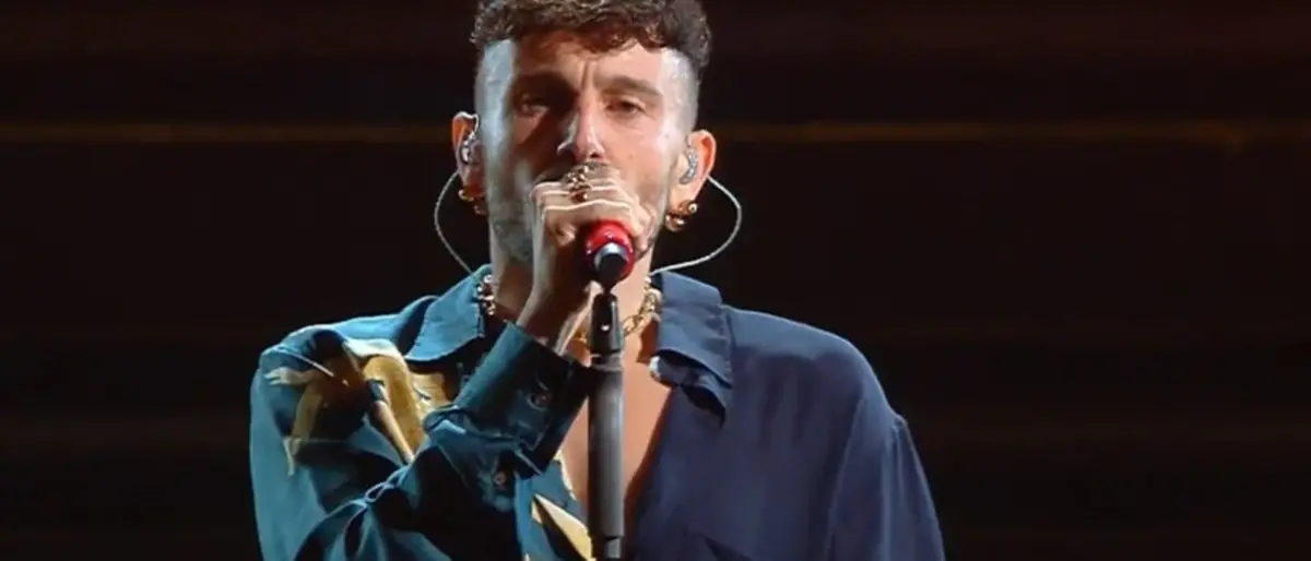 Sanremo, Aiello omaggia Rino Gaetano: sul palco dell'Ariston la rivoluzionaria “Gianna”