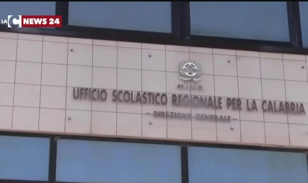 Inchiesta Diacono, dirigente Ufficio scolastico regionale Calvosa sollevata da incarico