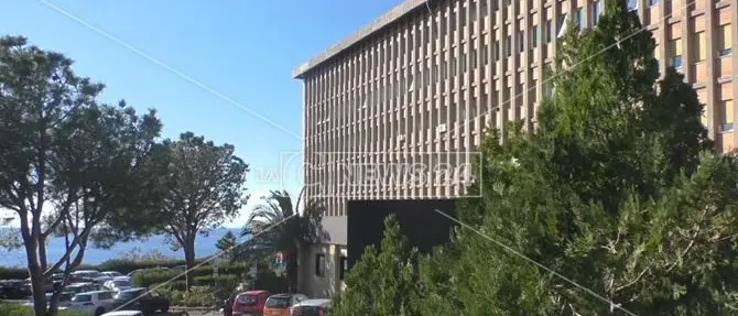 Paola, manifestazione davanti all’ospedale: «Aprite la terapia intensiva»