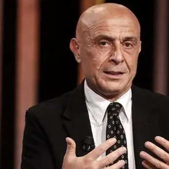 La storia vera di Marco Minniti, tra Seneca, Buffon, Naomi Campbell e Leonardo