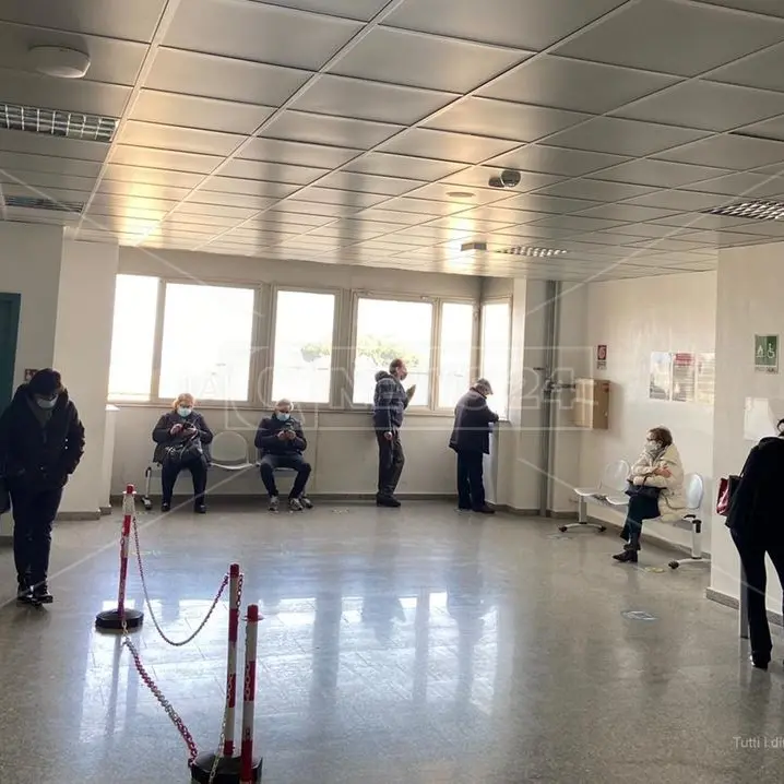 Vaccini, il Gom di Reggio: «Per i pazienti fragili dosi per tutti e sempre disponibili, non serve accalcarsi»