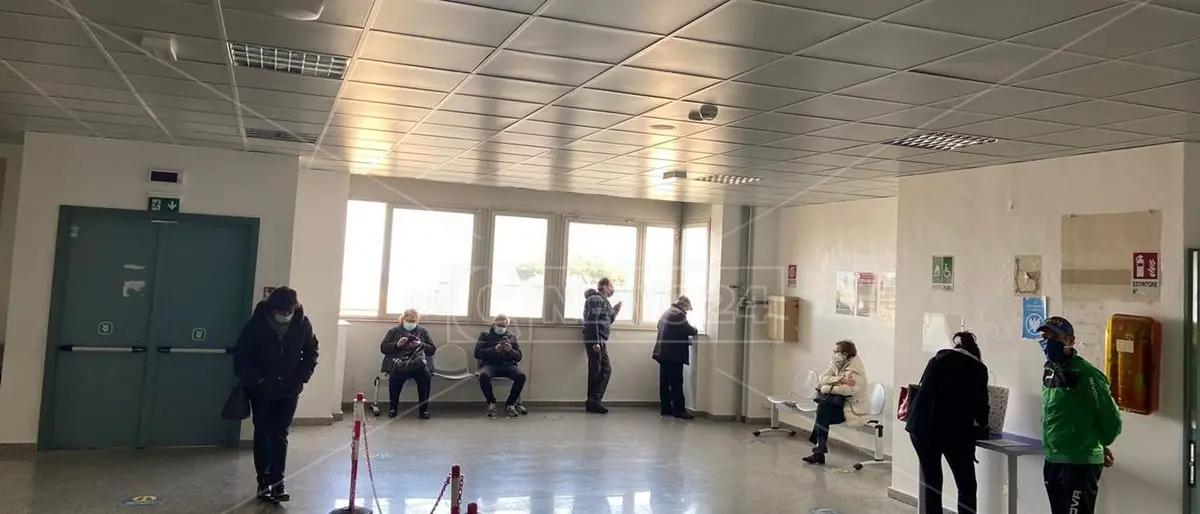 Vaccini, il Gom di Reggio: «Per i pazienti fragili dosi per tutti e sempre disponibili, non serve accalcarsi»