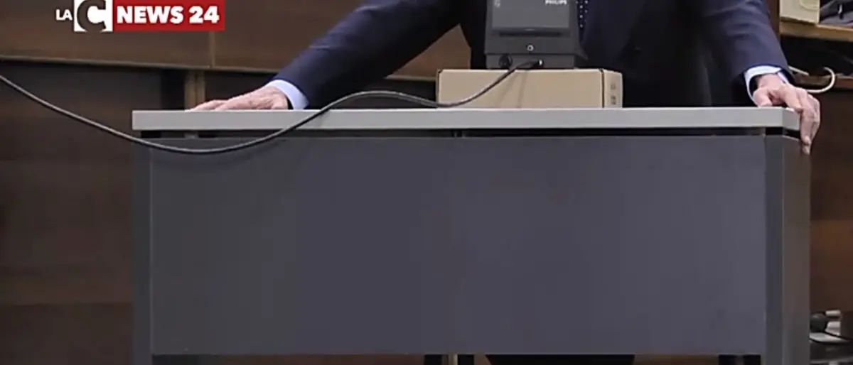 Falsi permessi di soggiorno a Crotone, revocate misure per alcuni avvocati