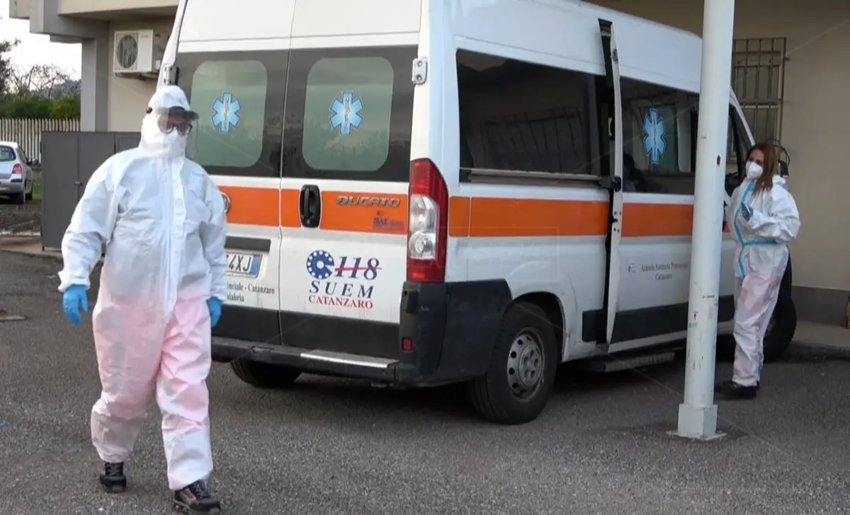 Ambulanze senza medico a bordo, nel Lametino servizio 118 al collasso