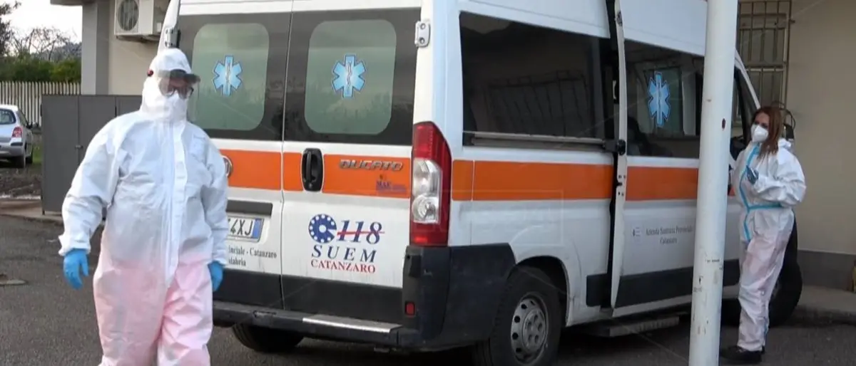 Ambulanze senza medico a bordo, nel Lametino servizio 118 al collasso