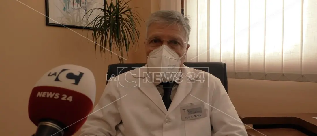 Vaccini Covid, i medici di base: «Ambulatori presi d'assalto ma noi non possiamo prenotare»