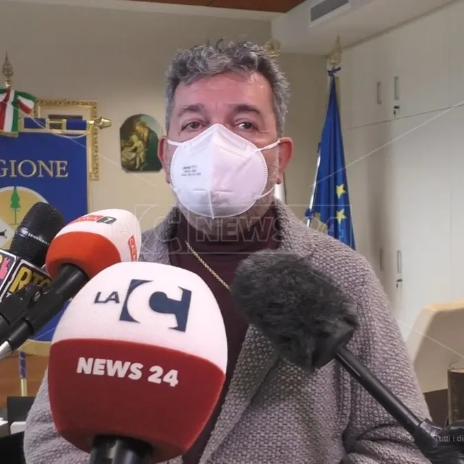 Scuole riaperte, Spirlì: «I contagi potrebbero aumentare. Interverrò col Governo»