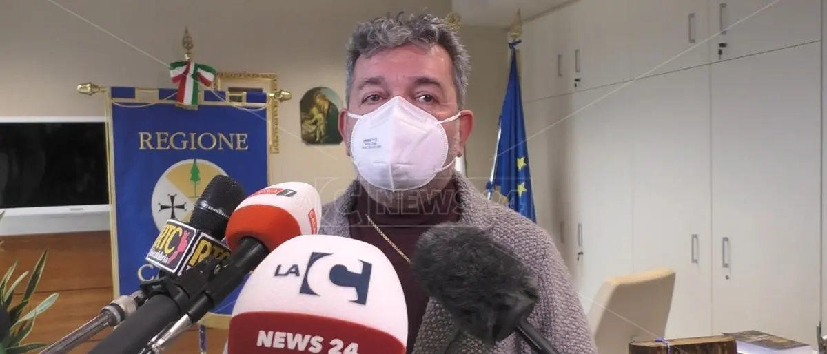 Scuole riaperte, Spirlì: «I contagi potrebbero aumentare. Interverrò col Governo»