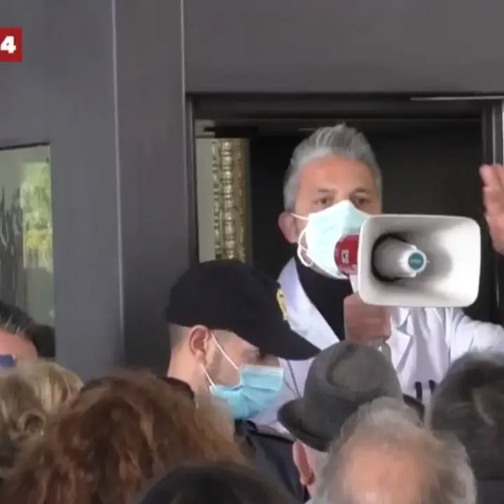 Il fallimento della Calabria urlato con il megafono in faccia a un popolo rassegnato e senza futuro