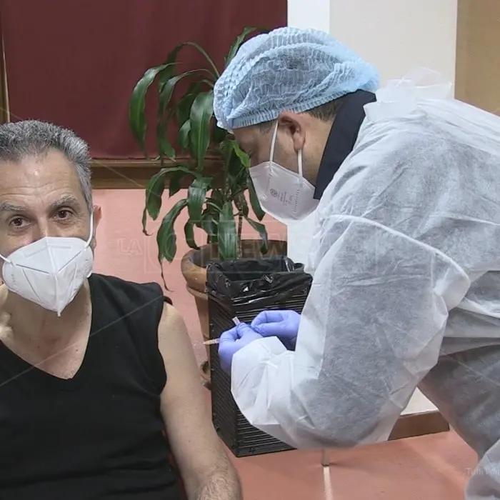 L'esempio del rettore, primo vaccinato all'Università della Calabria