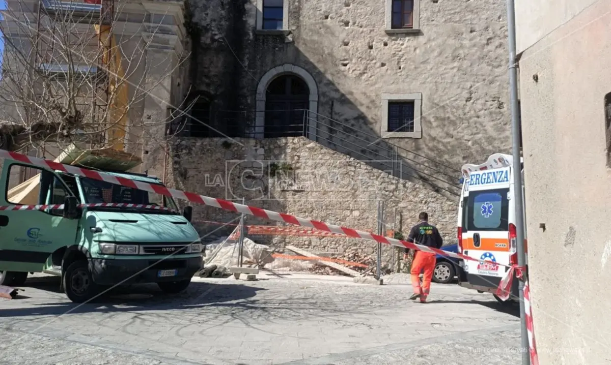 Incidente sul lavoro a Placanica, operaio muore colpito da una trave