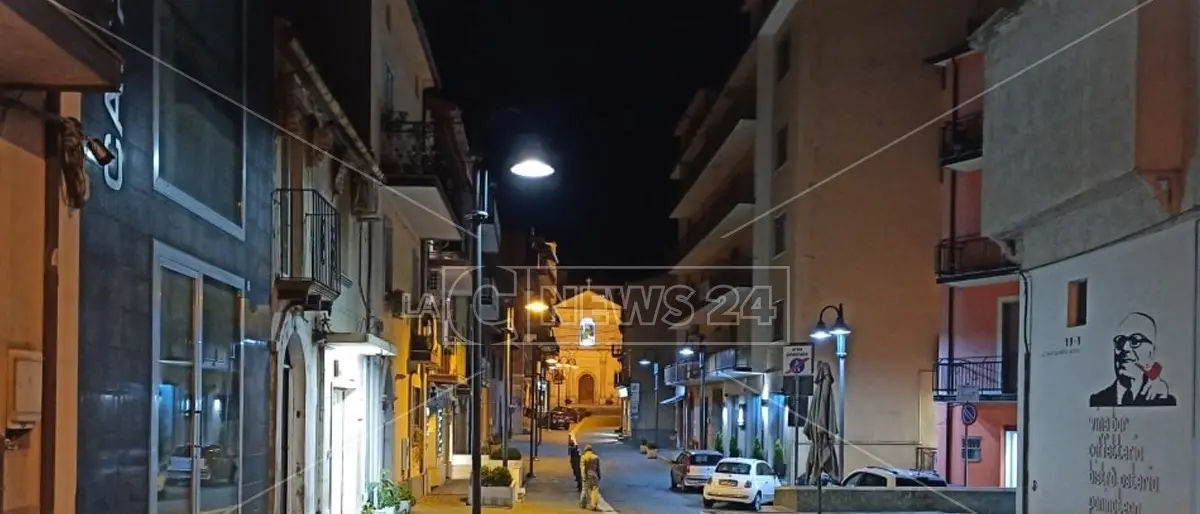 Coronavirus, ad Acri troppi assembramenti: il sindaco chiude vie e piazze