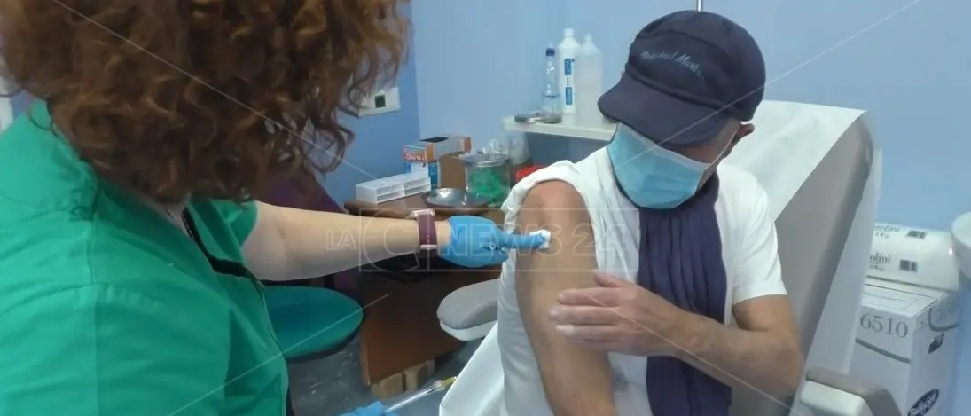 Catanzaro, ritardi nelle vaccinazioni: un comitato presenta esposto in procura