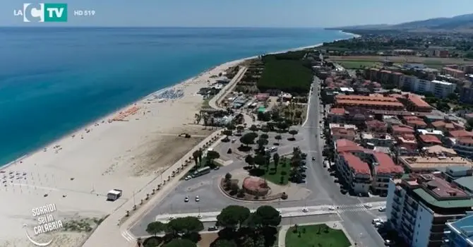 Covid, a Soverato aumentano i casi: sabato e domenica spiagge e piazze chiuse