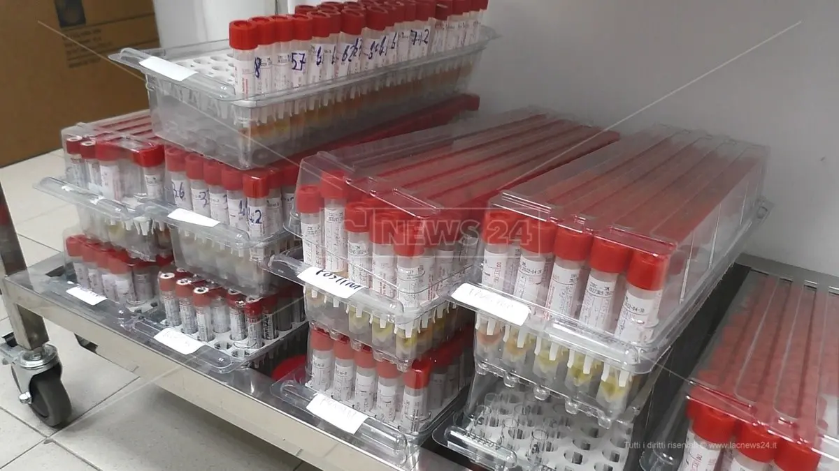 Corigliano-Rossano, macchinario ancora guasto: disagi per gli esami sui tamponi