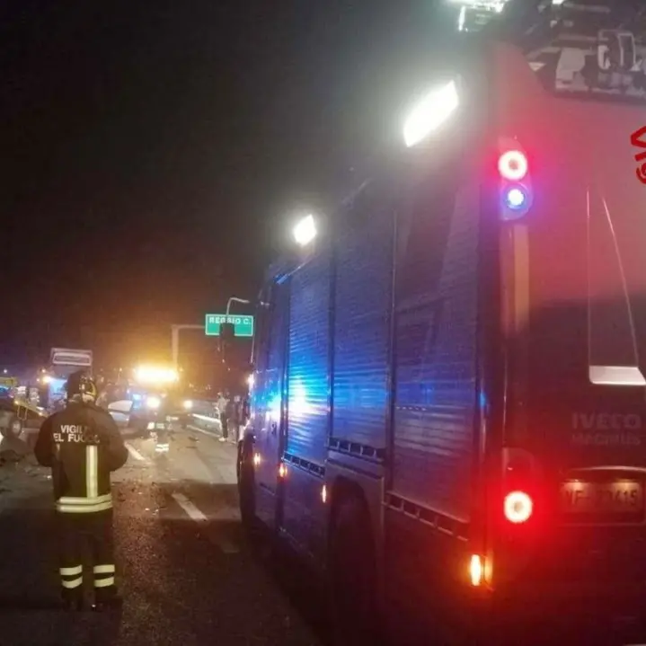 Scontro tra 5 auto nei pressi degli svincoli autostradali Mileto e Serre: 3 feriti