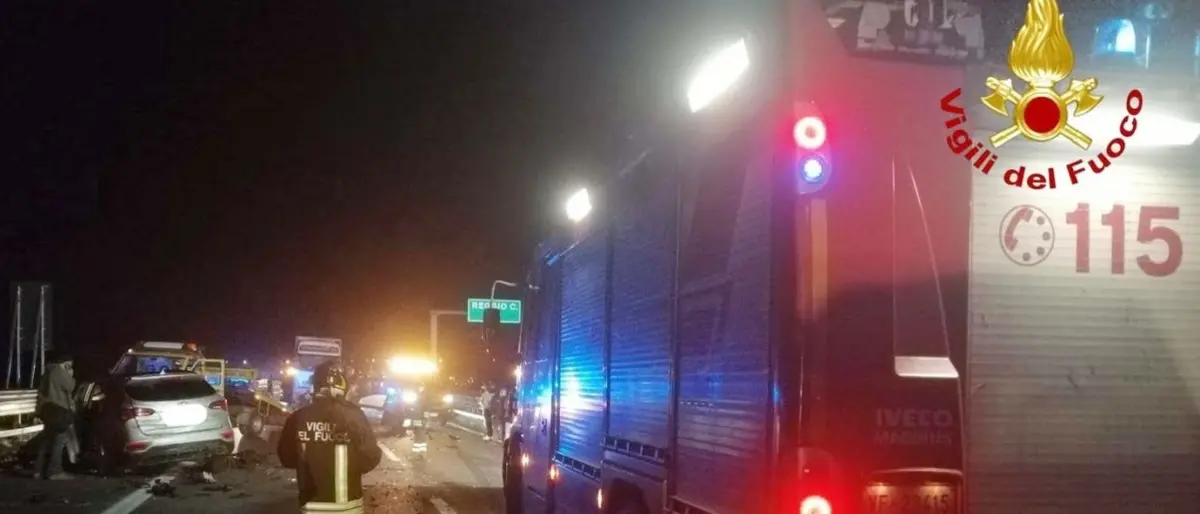 Scontro tra 5 auto nei pressi degli svincoli autostradali Mileto e Serre: 3 feriti