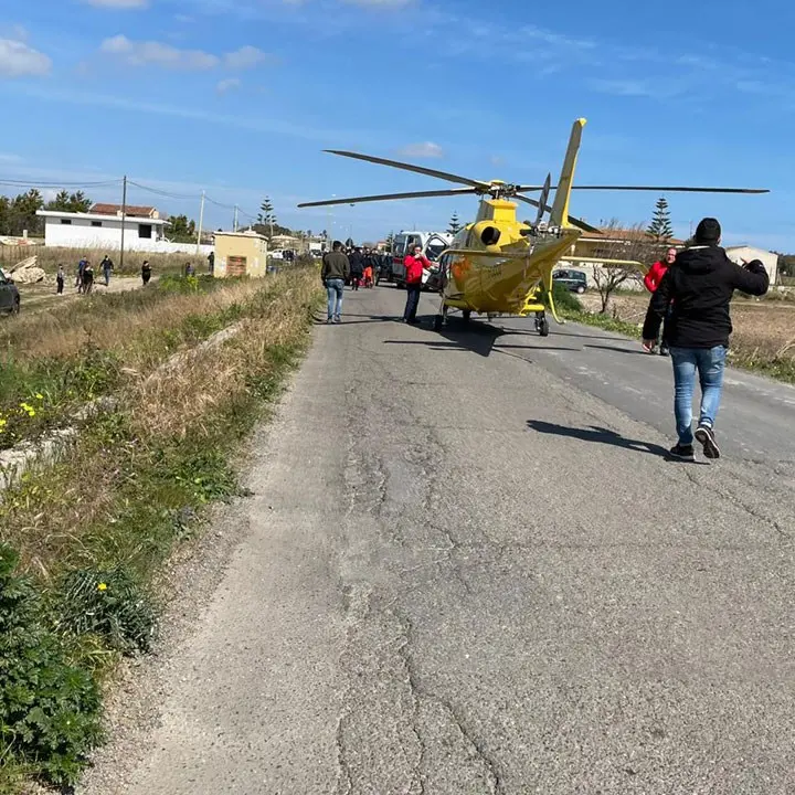 Incidente stradale a Isola Capo Rizzuto: auto investe 4 pedoni