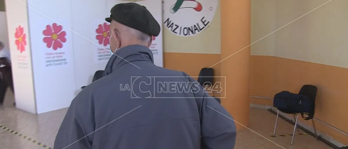 Vaccinazioni in Calabria, i sindacati presentano un esposto in Procura