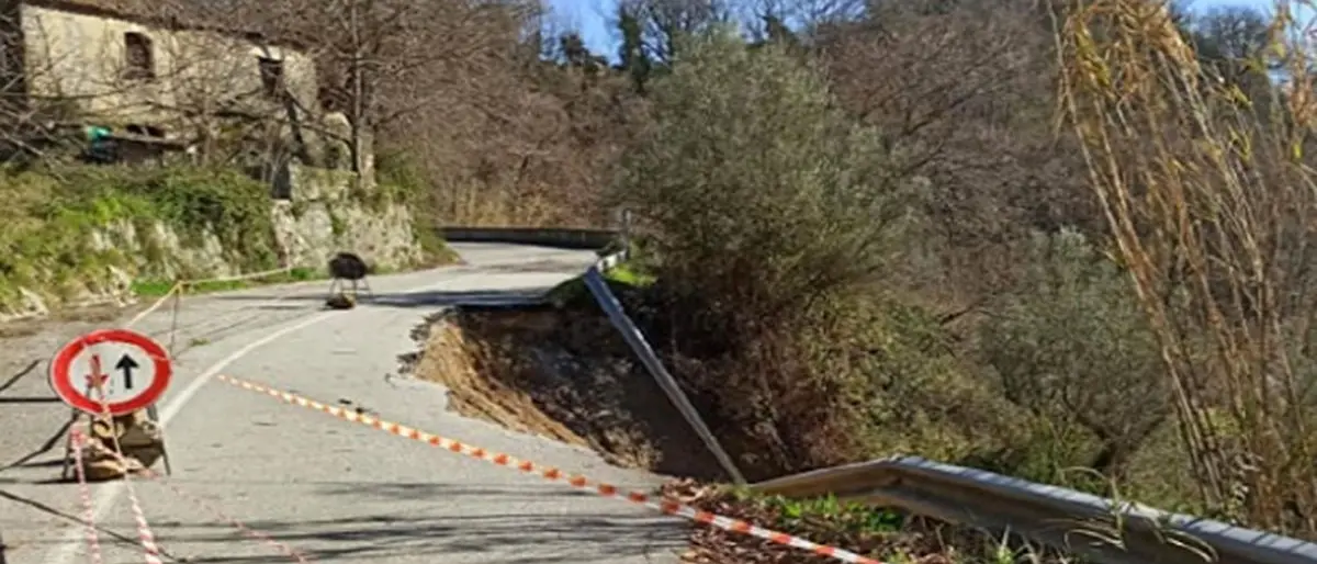 Conflenti, ancora chiusa per frana la provinciale: disagi per raggiungere il centro vaccini