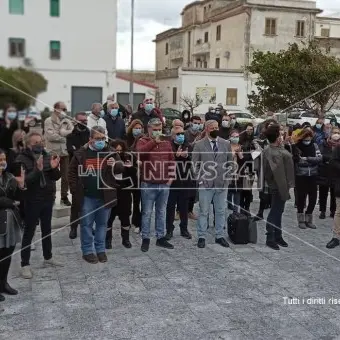 Cetraro, spari all'auto del maresciallo: la città si schiera con i carabinieri