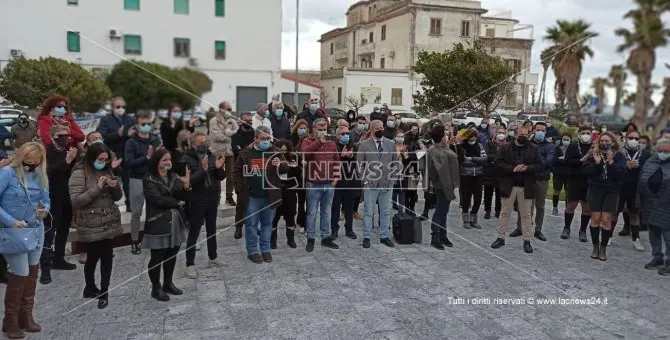 Cetraro, spari all'auto del maresciallo: la città si schiera con i carabinieri