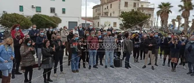 Cetraro, spari all'auto del maresciallo: la città si schiera con i carabinieri