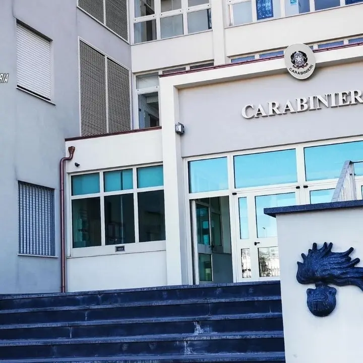 Locri, ruba un'intera cassaforte con all'interno 11mila euro: arrestato