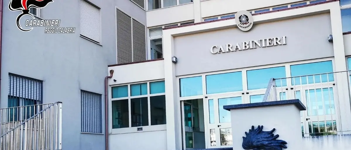 Locri, ruba un'intera cassaforte con all'interno 11mila euro: arrestato