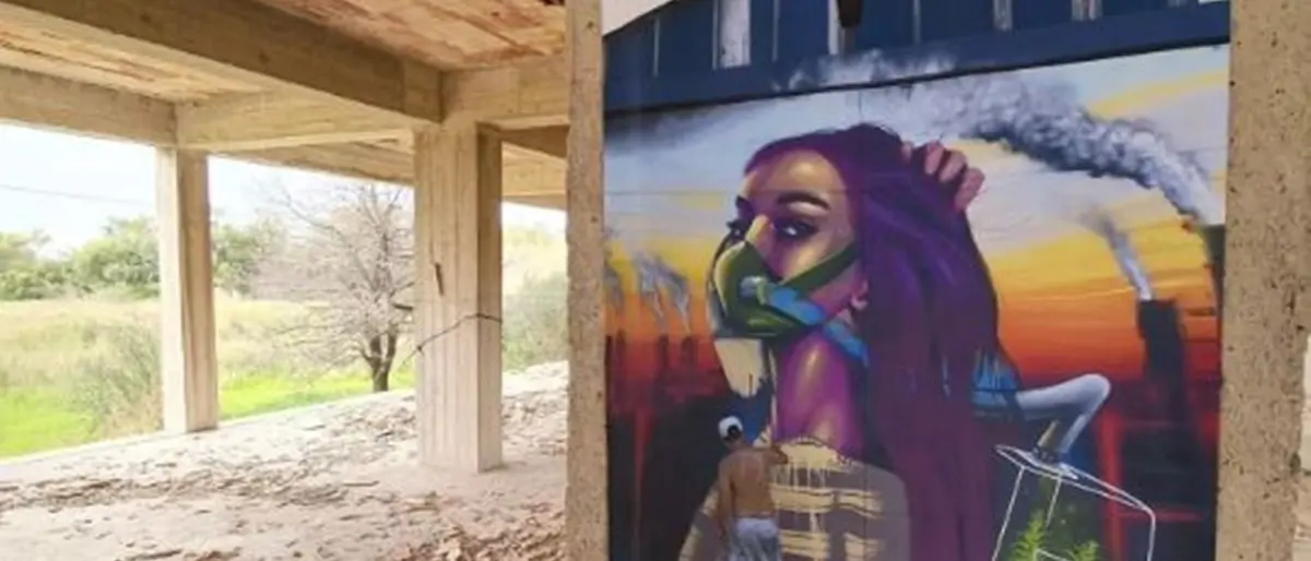 Locride, foto e opere d'arte nell'ecomostro abbandonato