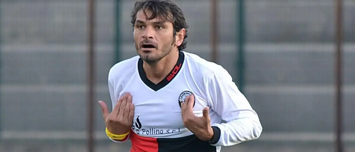 Calcio in lutto, il Covid si porta via Vanacore: era vice-allenatore della Cavese