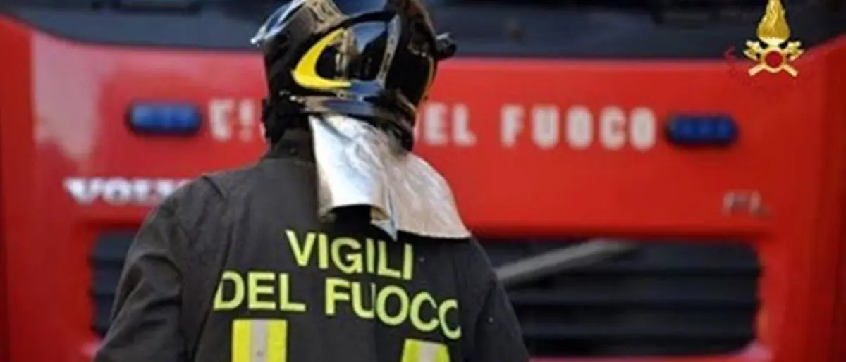 Esplode un forno in una pasticceria del Vibonese: proprietario salvo per miracolo
