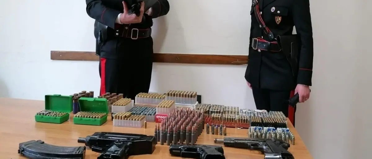 Cassano, scoperto sottoterra un arsenale di armi e munizioni