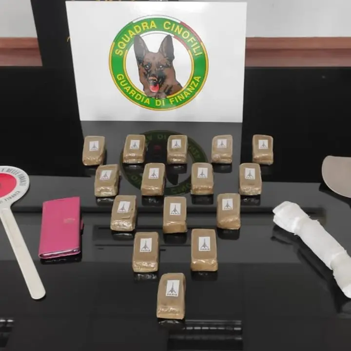 Arrestato corriere della droga a Villa San Giovanni, viaggiava con 1,5 chili di hashish