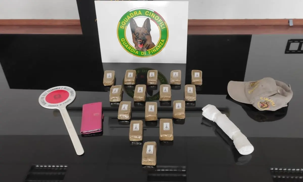 Arrestato corriere della droga a Villa San Giovanni, viaggiava con 1,5 chili di hashish