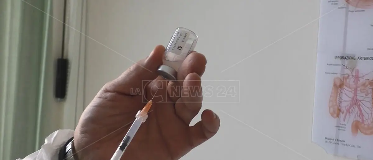 Covid, i medici di base vaccineranno anche le categorie fragili?