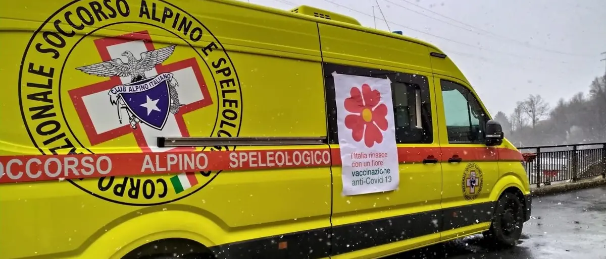 Covid, a Spezzano Sila attivato il polo vaccinale con l’aiuto del Soccorso alpino