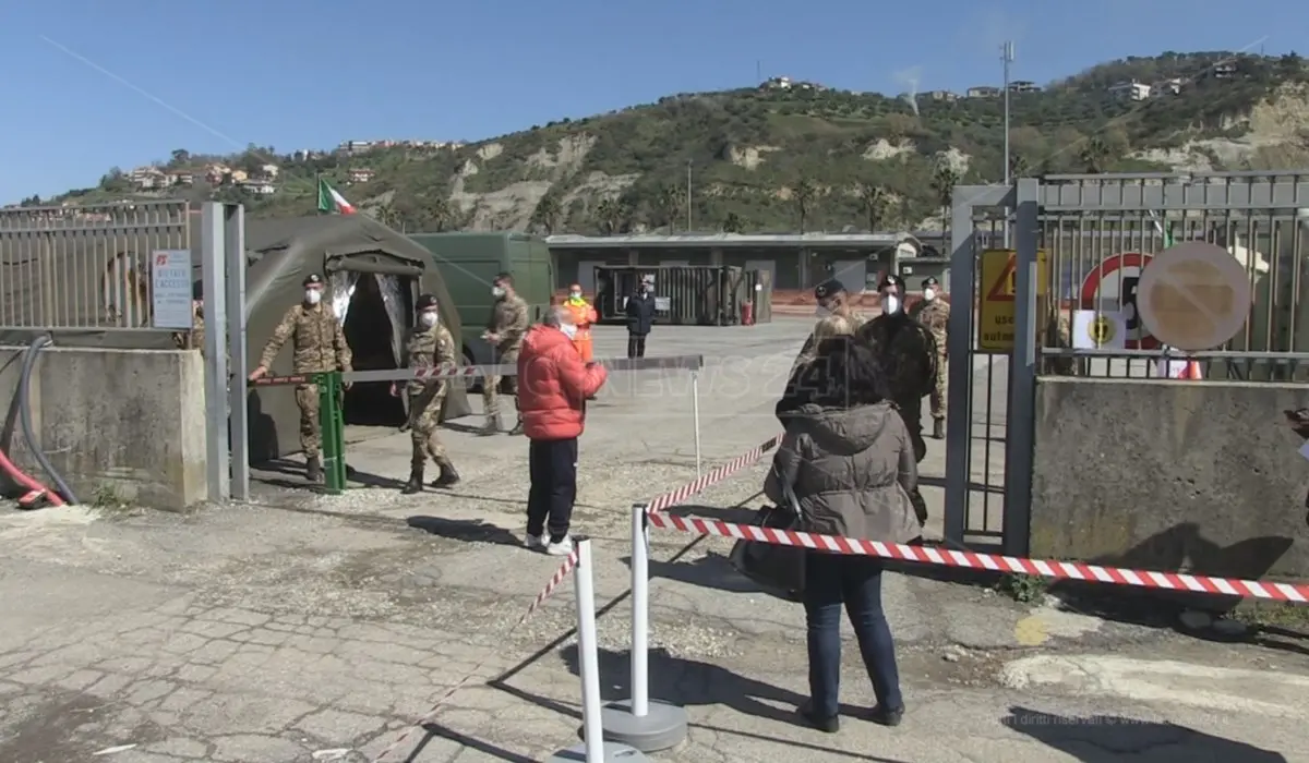 Covid Cosenza, riprese vaccinazioni con Astrazeneca all’ospedale militare