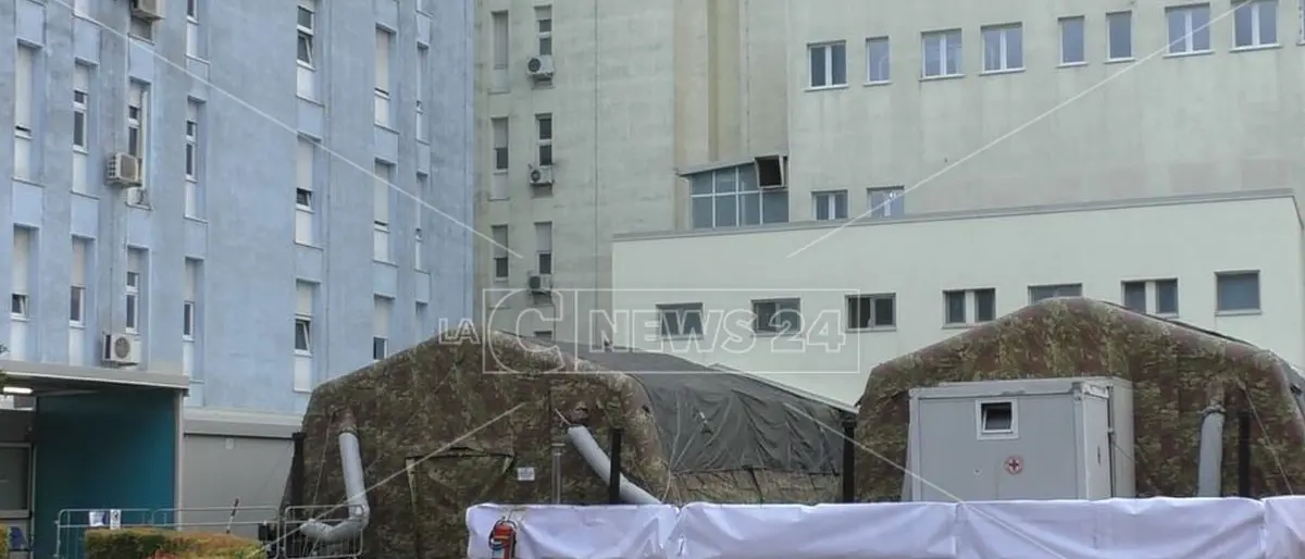 A Crotone aumentano i ricoveri: pronto a riaprire il reparto Covid 2