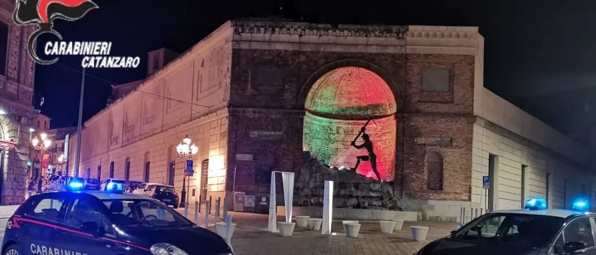 Catanzaro, controlli ai locali della movida su misure anti-Covid: chiuse 2 attività