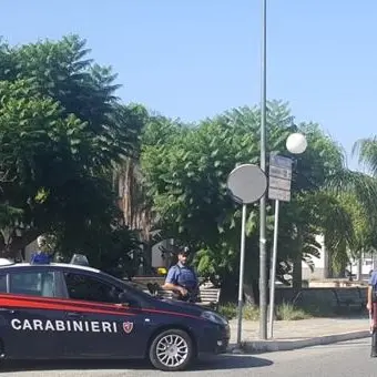 Insulta e aggredisce i carabinieri, un 48enne arrestato nel Catanzarese